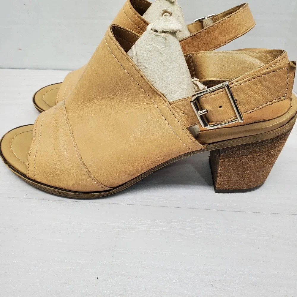 Sophia Milano Sandal Size 8 Leather Sling Back Open Toe Sandal‎ Camel Tan Color